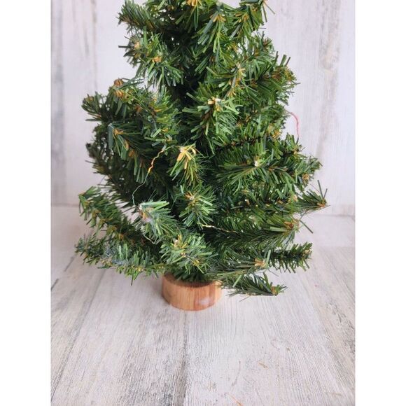 Pine Tree Christmas mini home decor figure - Picture 4 of 7